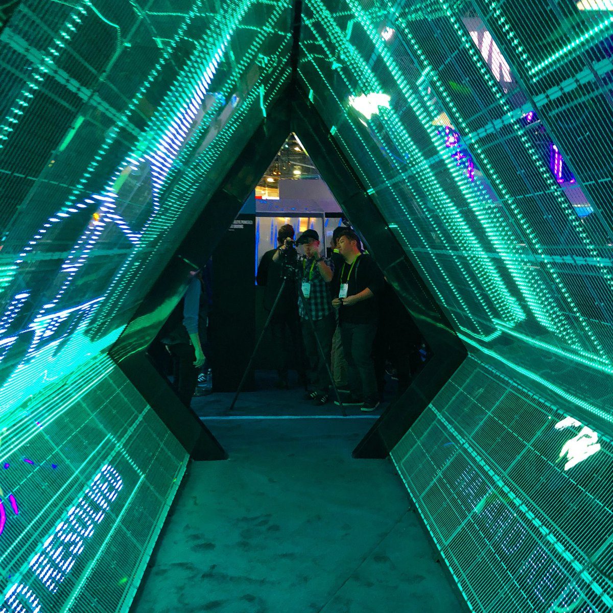 Intel 5G tunnel @ CES 2018