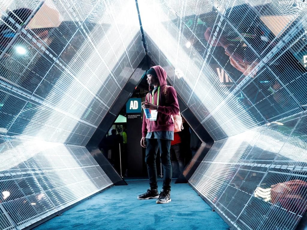 Intel 5G tunnel @ CES 2018 — 2